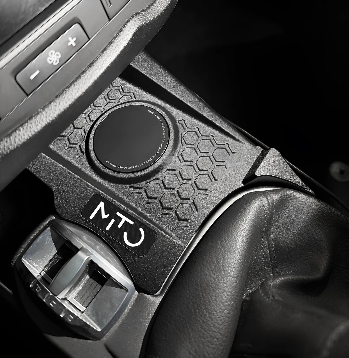 Supporto smartphone MagSafe per Alfa Romeo MiTo con ricarica wireless